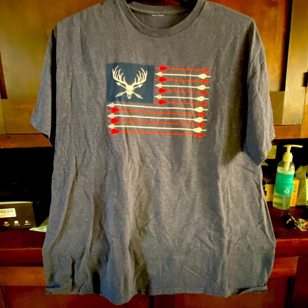 Men’s 2xl real flag and arrows tee shirt